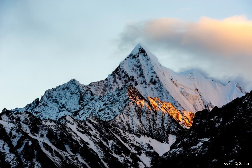四川夏诺多吉神山图片