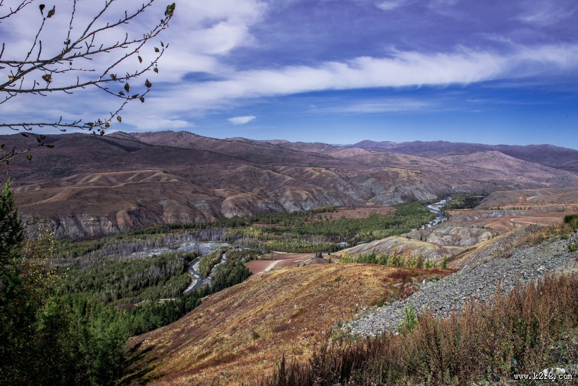 新疆阿勒泰原始古朴的齐巴契列克风景图片