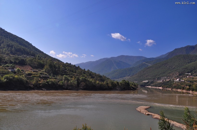 云南虎跳峡风景图片