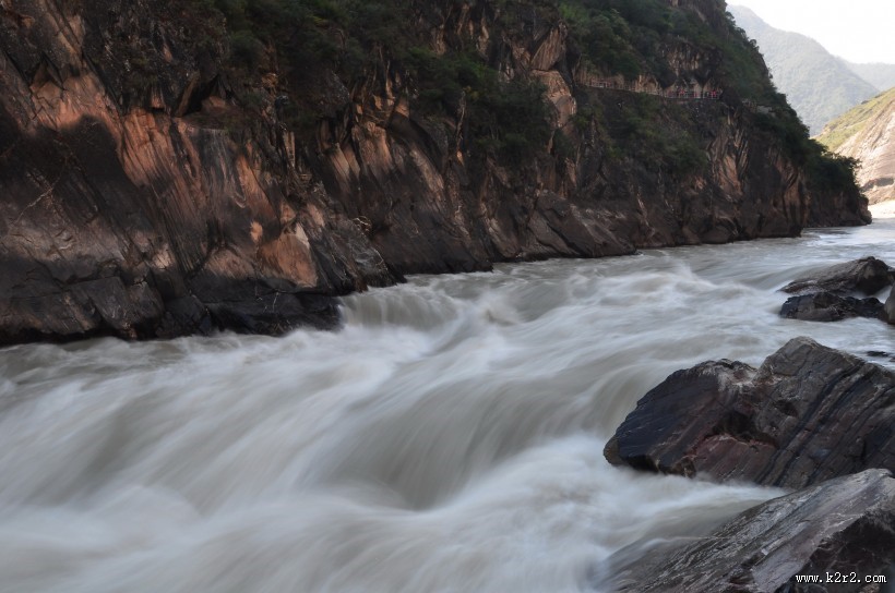 云南虎跳峡风景图片