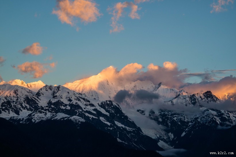 云南梅里雪山日出风景图片