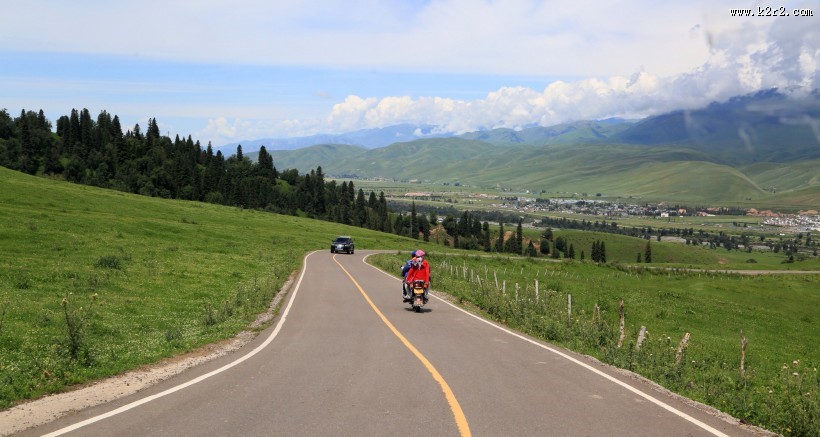 新疆那拉提草原风景图片