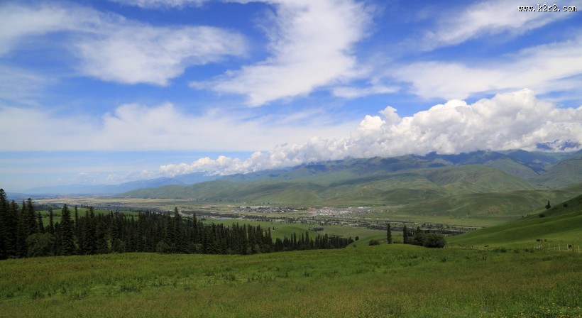 新疆那拉提草原风景图片