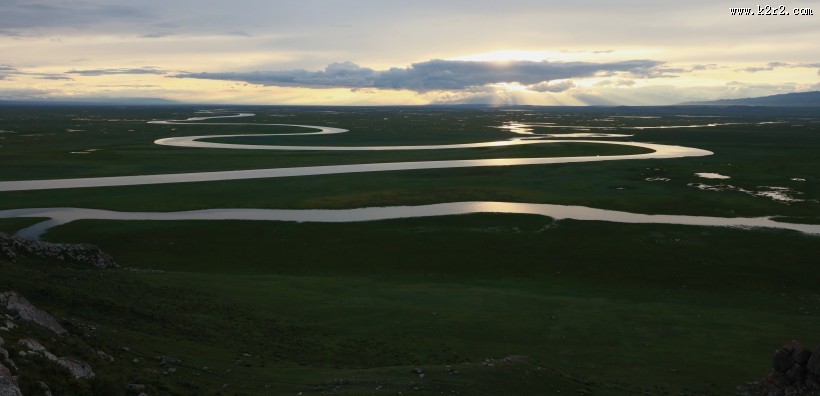 新疆巴音布鲁克风景图片