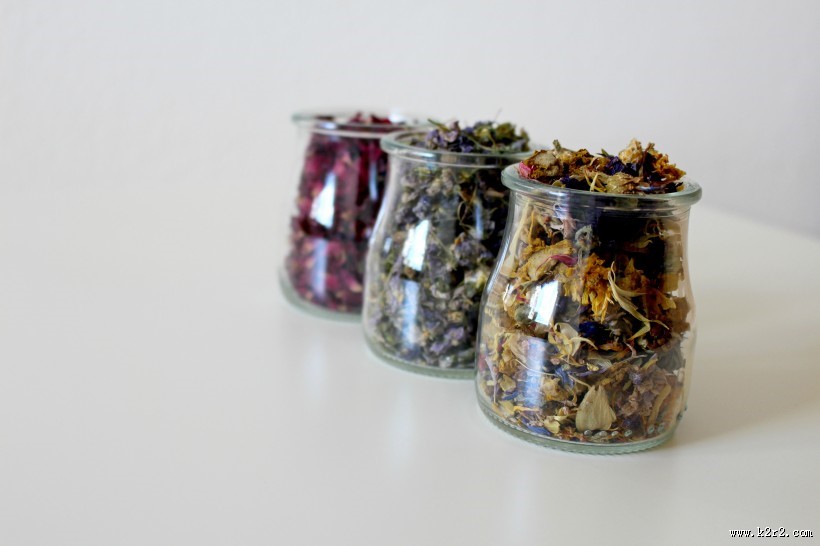 装在瓶子里的干花瓣图片大全