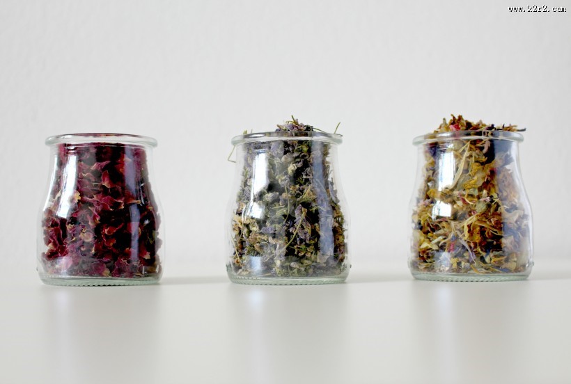 装在瓶子里的干花瓣图片大全