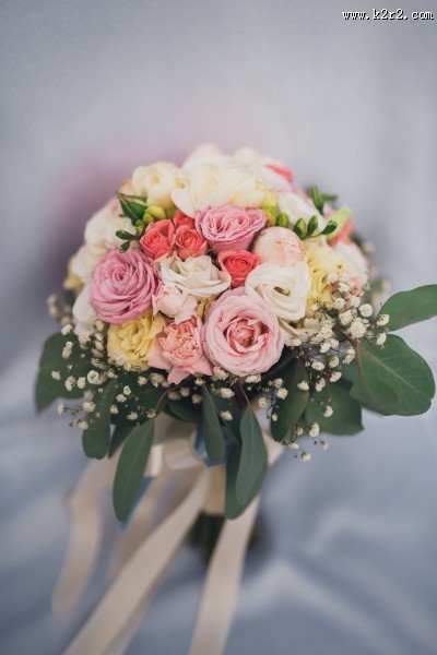 婚礼手捧鲜花图片大全