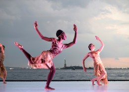 跳舞的美女图片