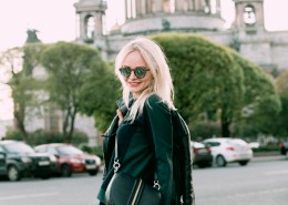 穿夹克的美女图片