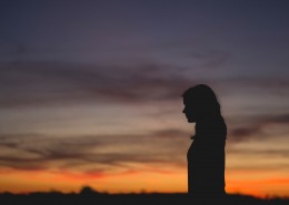 女孩侧面阴影轮廓图片