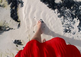 光着脚丫的人图片