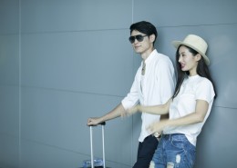 男女情侣情人节机场准备旅行图片