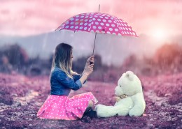 唯美的雨中美女图片