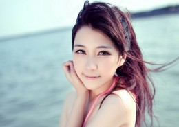 美丽的海边姑娘图片