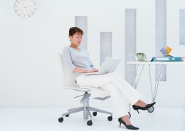 女性办公室工作图片