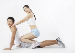 男女双人健身姿态图片