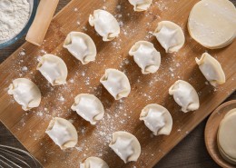 刚制作好美味的饺子图片