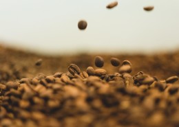 一堆咖啡豆的图片