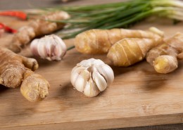 砧板上的姜蒜调料图片大全