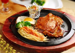 美味好吃的铁板鸡排套餐图片