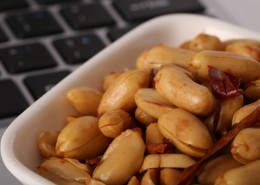 香味十足的麻辣花生图片大全