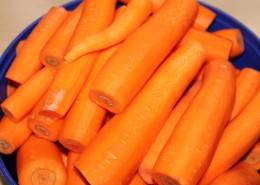 新鲜的胡萝卜图片