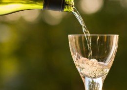 优雅的黄色香槟酒图片