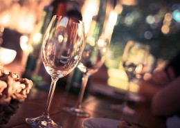 精致的高脚杯图片