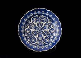 精美的瓷器盘子图片