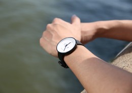 戴在手腕上的手表图片大全