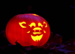 夜晚中的南瓜灯图片