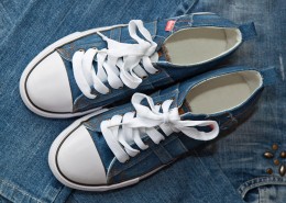 清新文艺的帆布鞋图片