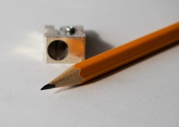 又细又长的铅笔图片