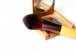 做工精美的化妆刷图片