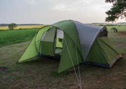 野外搭建的帐篷图片大全