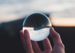 圆形透明玻璃球图片