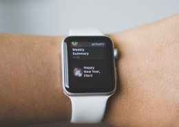 戴在手腕上的智能手表图片大全