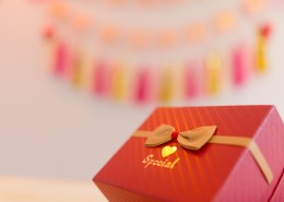 可爱的红色生日礼物图片