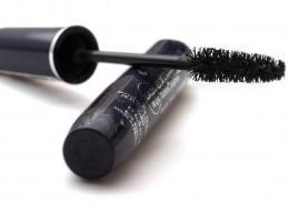 女士化妆品睫毛膏图片