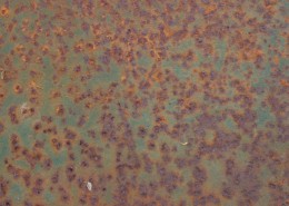 锈迹斑斑废旧的铁皮图片