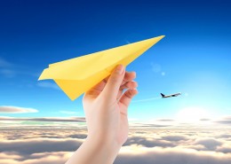 伴随童年梦想的纸飞机图片大全