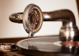 时光剪影留声机图片