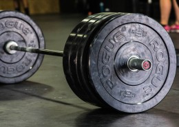 健身用的杠铃图片