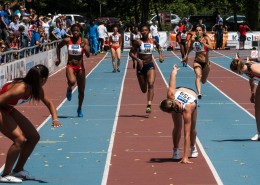 激烈的接力跑图片