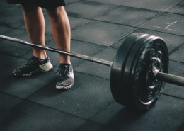 健身用的杠铃图片