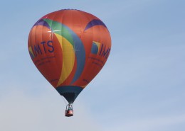 空中的热气球图片