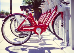 红色的自行车图片