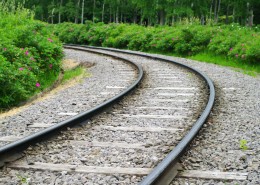 建造牢固的铁轨图片