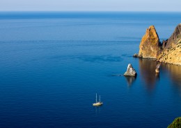 海中的帆船图片