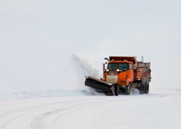 大大的铲雪车图片